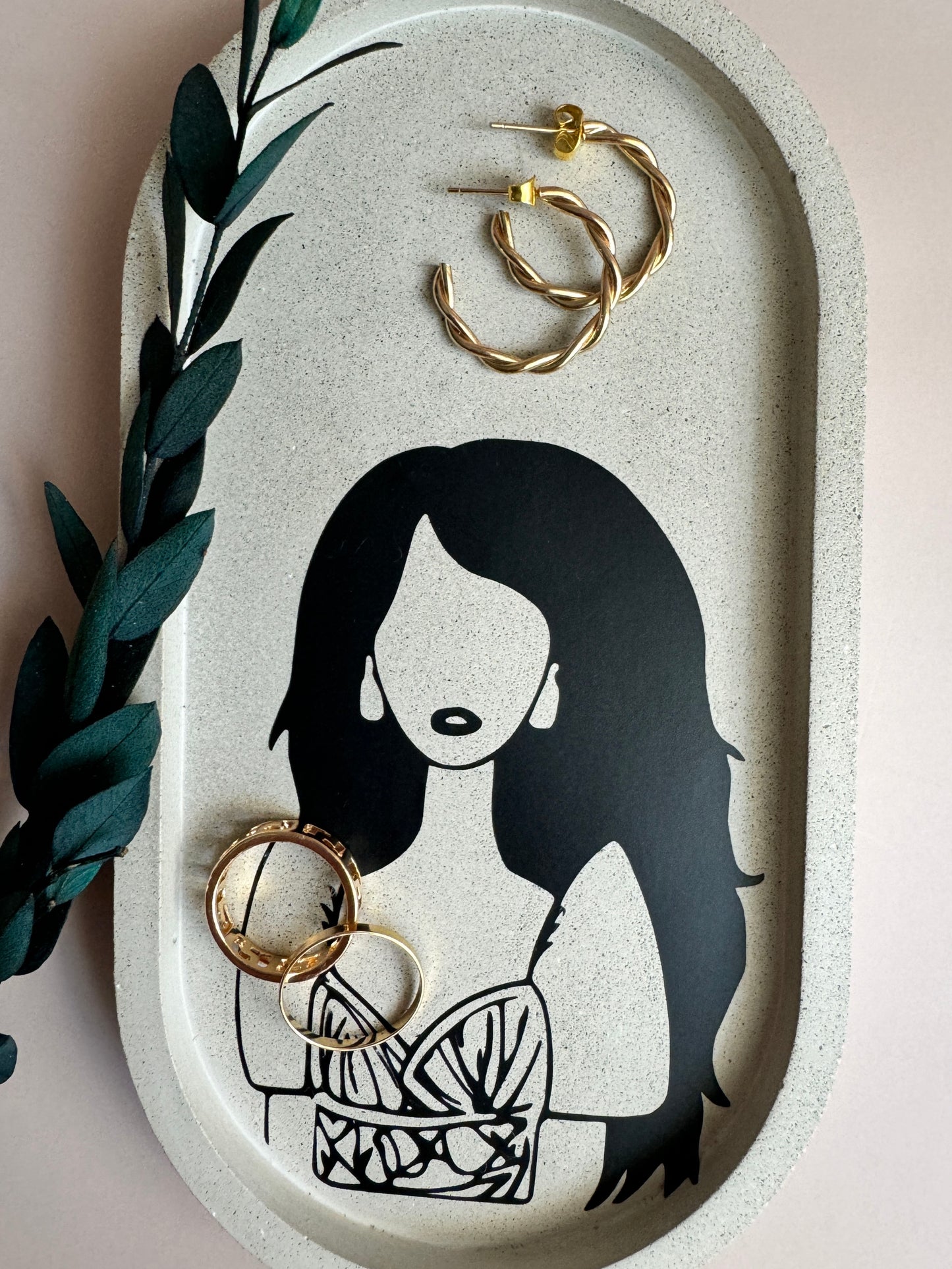 ‘Marissa’ Oval Concrete Tray