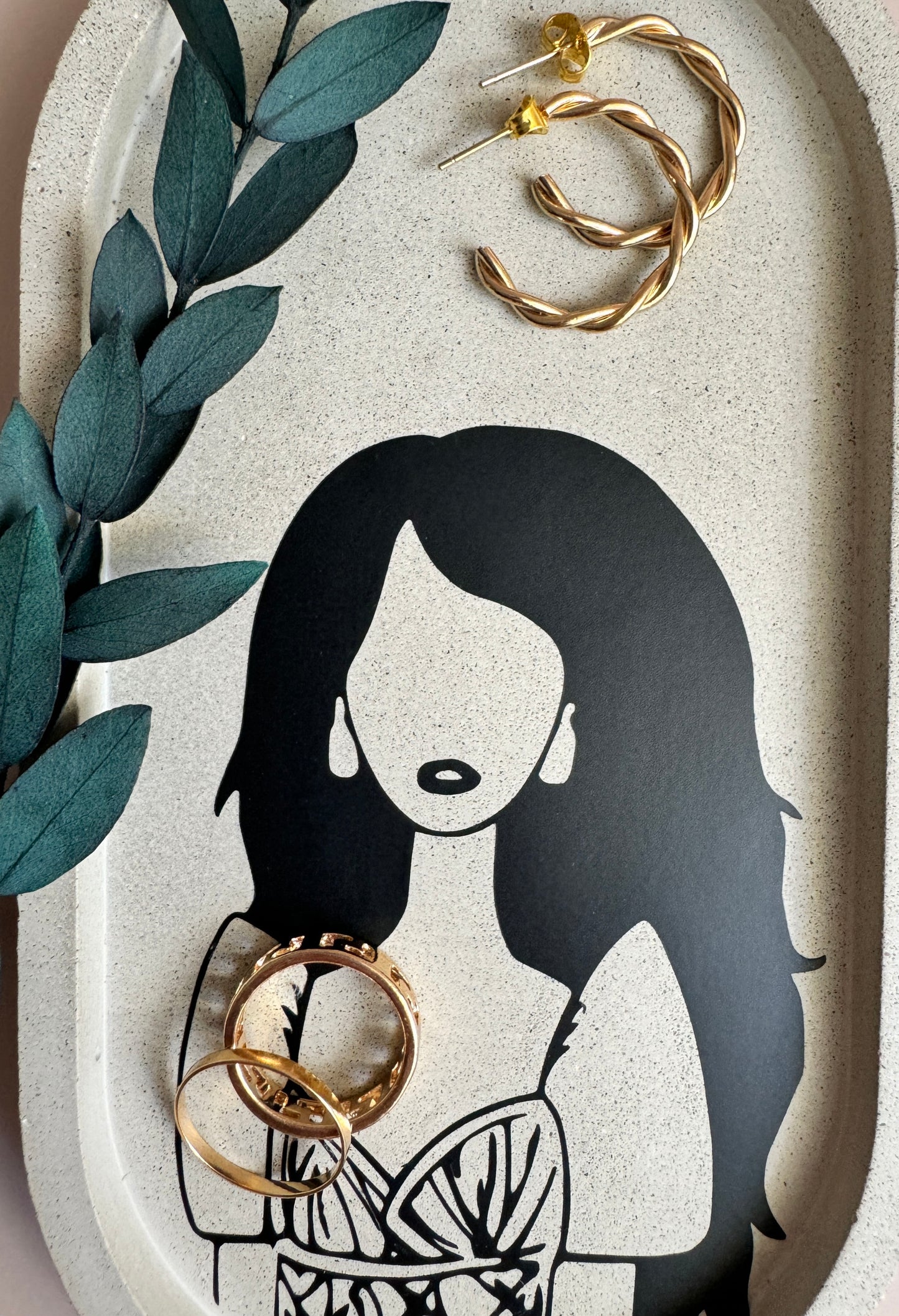 ‘Marissa’ Oval Concrete Tray